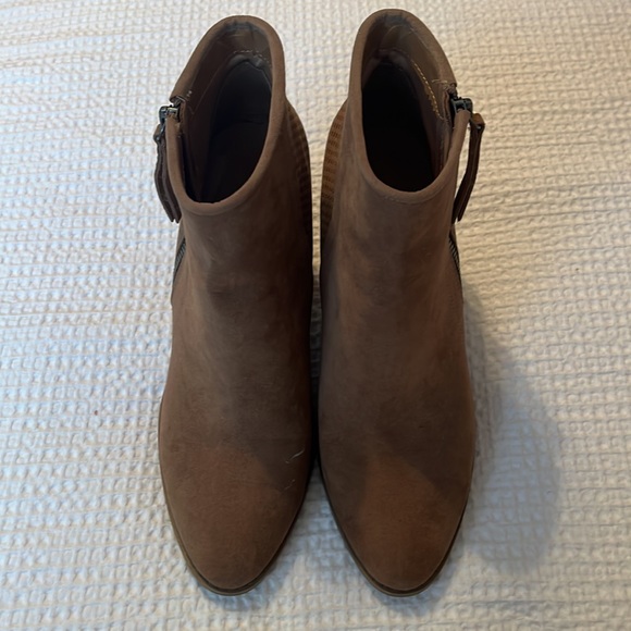 Universal Thread Booties - Picture 4 of 4